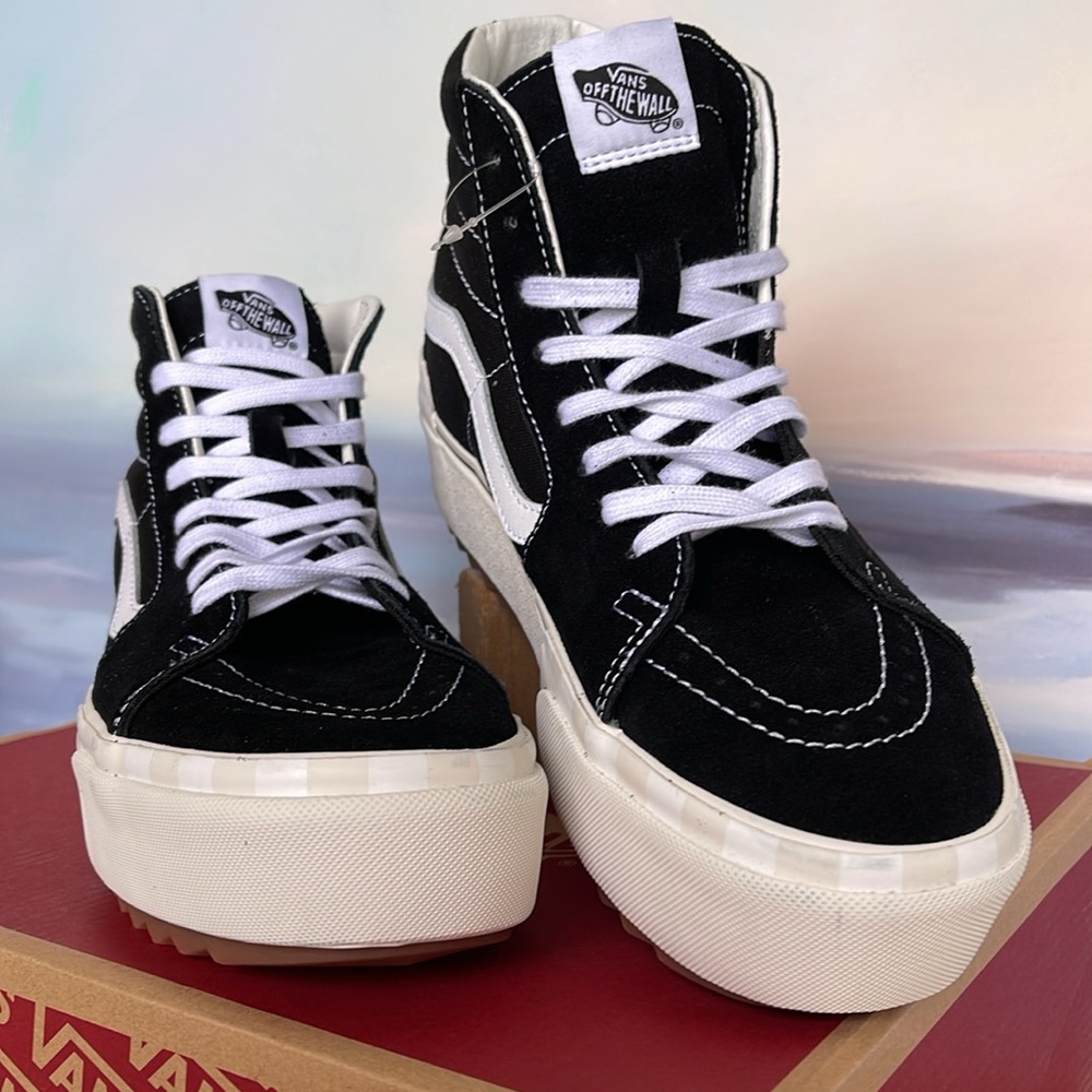 Vans Men’s Sk8-Hi Stacked (Suede/Canvas) Black/Blan
VN0A4BTW5ZN
Platforms - Picture 8 of 16